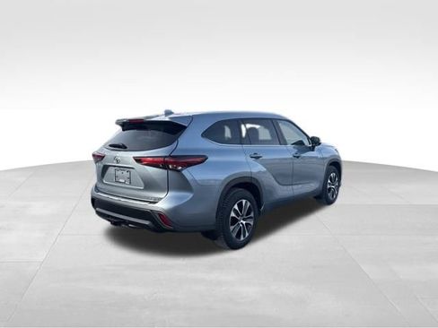 Certified 2024 Toyota Highlander XLE image 5