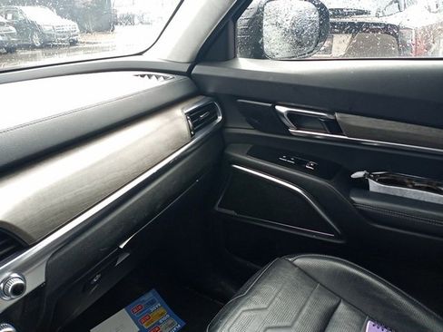 Used 2022 Kia Telluride SX w/ SX Prestige Package image 16