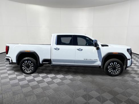 Used 2024 GMC Sierra 3500 Denali Ultimate AWD/4WD image 7