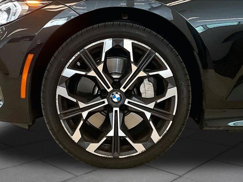 Used 2025 BMW 330i Sedan w/ Premium Package RWD image 9