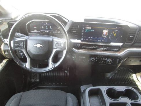 Used 2024 Chevrolet Silverado 2500 LT w/ Convenience Package AWD/4WD image 4