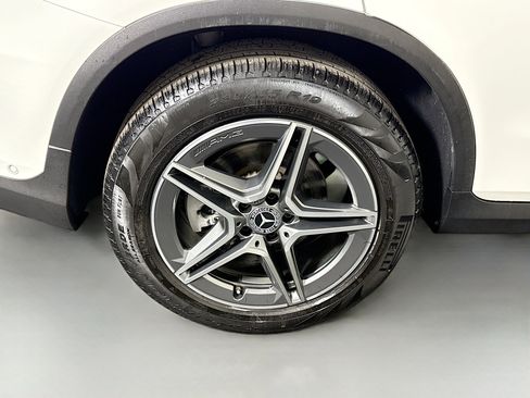Used 2021 Mercedes-Benz GLC 300 4MATIC w/ AMG Line image 33