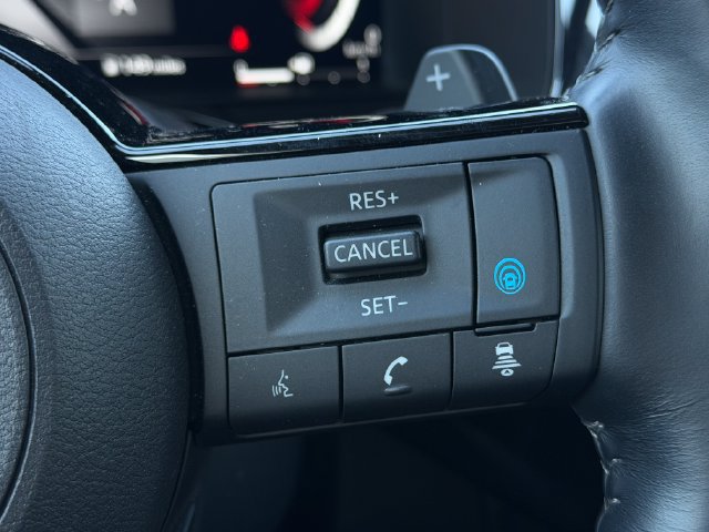 Used 2024 Nissan Pathfinder Platinum AWD/4WD image 17
