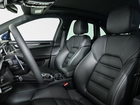 New 2026 Porsche Macan AWD/4WD image 5