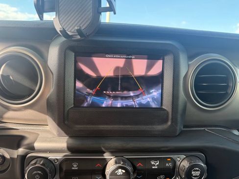 Used 2018 Jeep Wrangler Unlimited Sport S AWD/4WD image 17