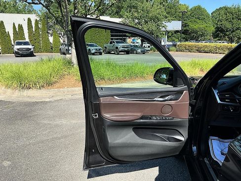 Used 2018 BMW X5 xDrive40e w/ Mocha Interior Design Package AWD/4WD image 11