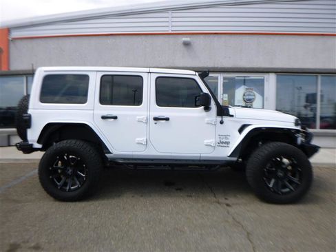 Used 2021 Jeep Wrangler Unlimited Sahara w/ Uconnect 4C Nav & Sound Group AWD/4WD image 4