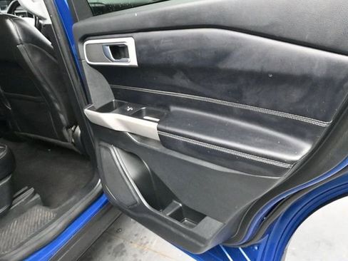 Used 2021 Ford Explorer XLT w/ Equipment Group 202A image 12