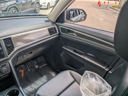 Used 2019 Volkswagen Atlas SE w/ Panoramic Sunroof Package FWD image 19