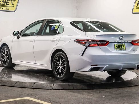 Used 2024 Toyota Camry SE FWD image 2