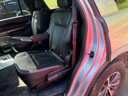 Used 2020 Ford Expedition XLT w/ Equipment Group 202A AWD/4WD image 4