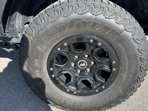 Used 2023 Ford Bronco Wildtrak image 13