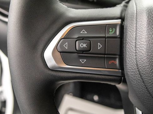 Used 2026 Jeep Compass Latitude AWD/4WD image 18