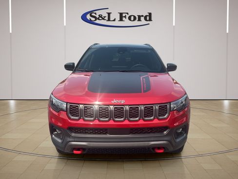 Used 2025 Jeep Compass Trailhawk AWD/4WD image 12