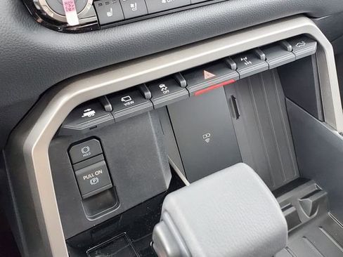 New 2026 Toyota Tundra Limited AWD/4WD image 34