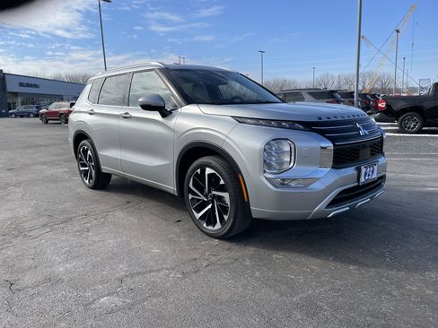Used 2023 Mitsubishi Outlander SEL image 9