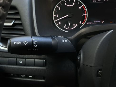 Used 2025 Nissan Rogue SV FWD image 35