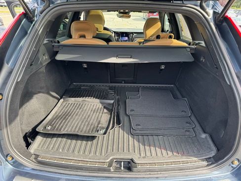 Used 2022 Volvo XC60 B5 Inscription w/ Climate Package image 31