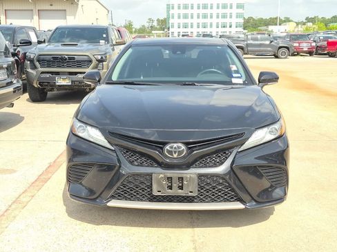 Used 2019 Toyota Camry XSE FWD image 5