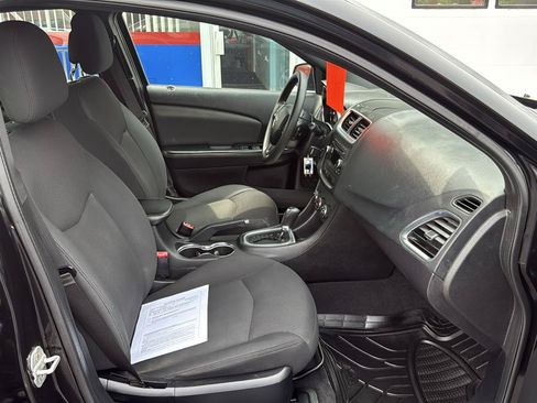 Used 2012 Dodge Avenger SE FWD image 21