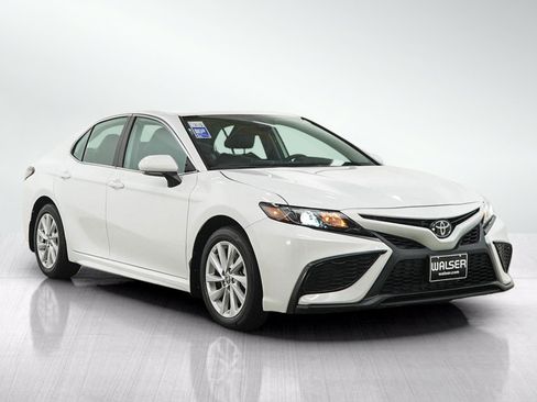 Used 2024 Toyota Camry SE FWD image 7