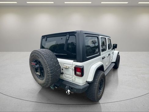 Used 2019 Jeep Wrangler Unlimited Sahara AWD/4WD image 11