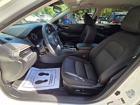 Used 2024 Nissan Altima 2.5 SV AWD/4WD image 12
