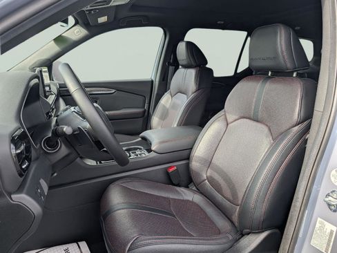 Used 2025 Honda Pilot Black Edition image 8