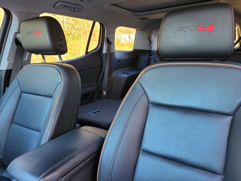 Used 2022 GMC Acadia AT4 w/ Technology Package image 16