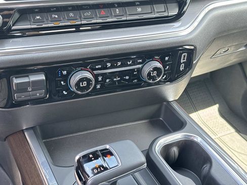 Used 2024 Chevrolet Silverado 1500 High Country w/ High Country Premium Package AWD/4WD image 24