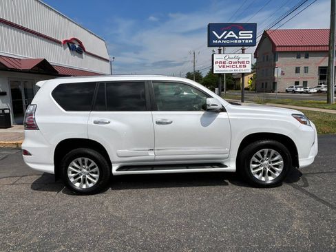 Used 2016 Lexus GX 460 w/ Premium Package AWD/4WD image 4