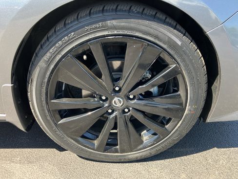 Used 2022 Nissan Altima 2.5 SR w/ Midnight Edition Package AWD/4WD image 13