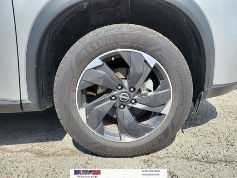 Used 2025 Nissan Rogue SV FWD image 5
