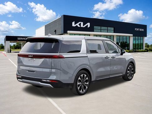 Certified 2024 Kia Carnival EX FWD image 5