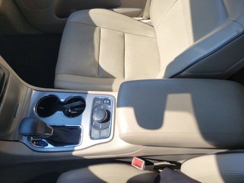 Used 2020 Jeep Grand Cherokee Overland image 29