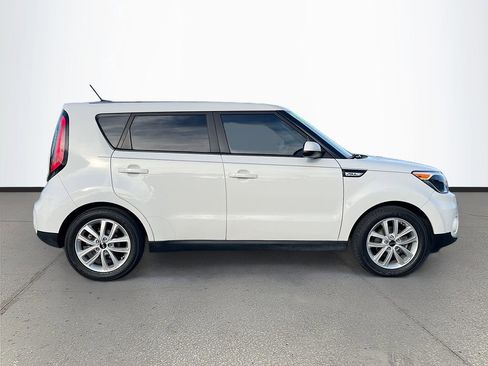 Used 2018 Kia Soul + image 8