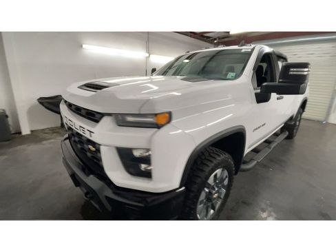 Used 2023 Chevrolet Silverado 2500 Custom w/ Custom Value Package image 4