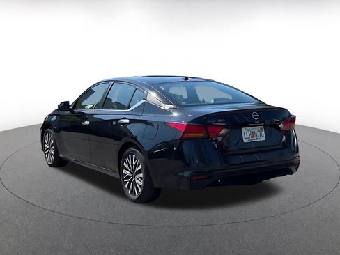 Used 2025 Nissan Altima 2.5 SV image 11
