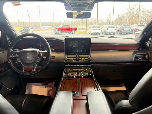 Used 2021 Lincoln Navigator Reserve image 16
