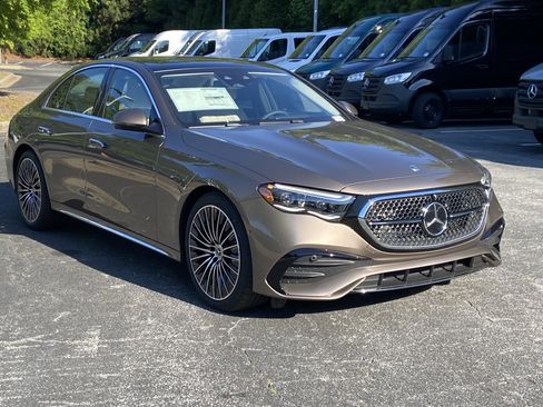 New 2026 Mercedes-Benz E 450 4MATIC Sedan image 4