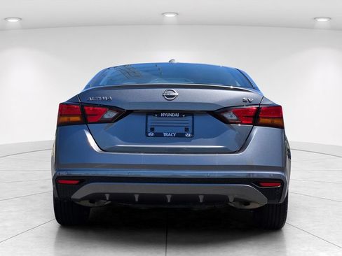 Used 2024 Nissan Altima 2.5 SV FWD image 5