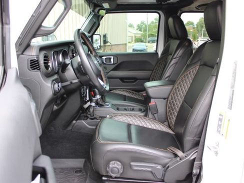 Used 2023 Jeep Wrangler Unlimited Sahara AWD/4WD image 11