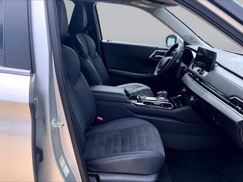 Used 2025 Mitsubishi Outlander SE FWD image 9