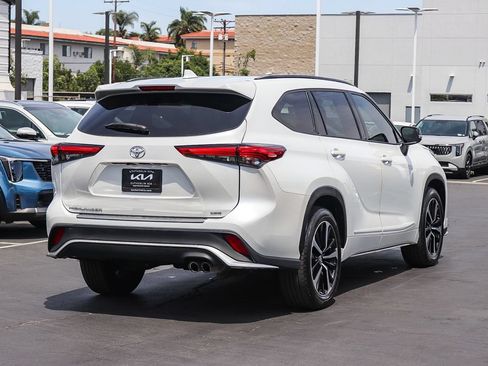 Used 2022 Toyota Highlander XSE FWD image 4