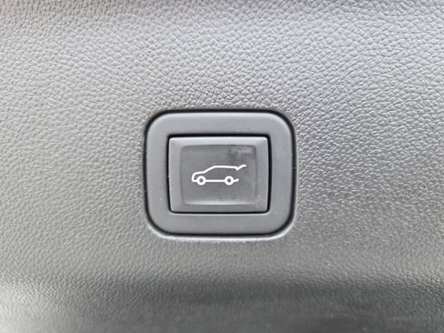 Used 2023 Chevrolet Tahoe Z71 w/ Luxury Package image 26