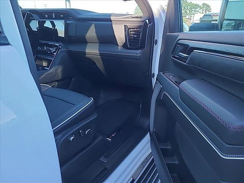 Used 2025 GMC Sierra 2500 AT4X image 28