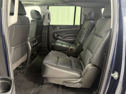 Used 2020 Chevrolet Suburban LT w/ Luxury Package image 25