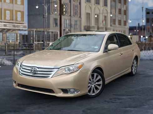Used 2011 Toyota Avalon Limited image 3