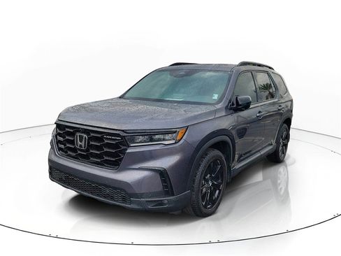 Certified 2025 Honda Pilot Black Edition image 3