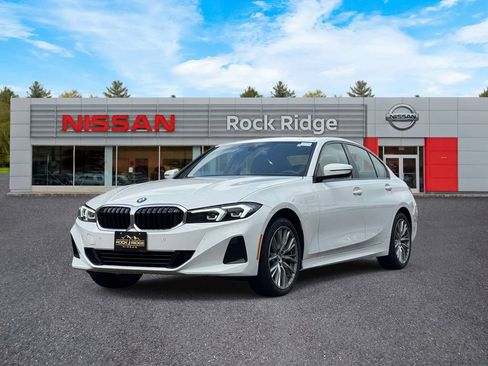 Used 2023 BMW 330i xDrive Sedan w/ Premium Package AWD/4WD image 2